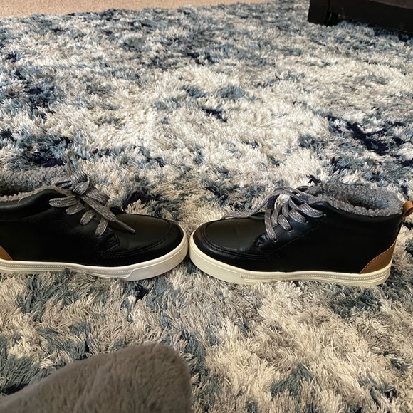 Oshkosh like new - Picture 4 of 5